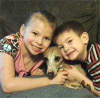 Lilian Dausman, 6, and her dog Dauz on his first night home after being lost for eight months.