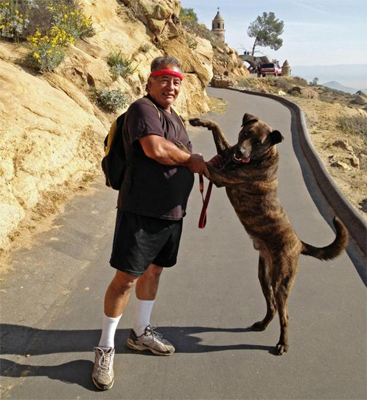 Mol&eacute; pulls his owner to a hole while hiking and they discover a missing hiker.
