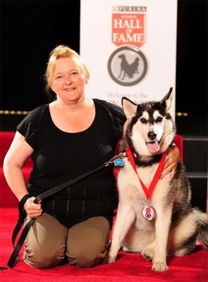 Nanook and Coleen Kilby during the Purina Animal Hall of Fame awards ceremony.